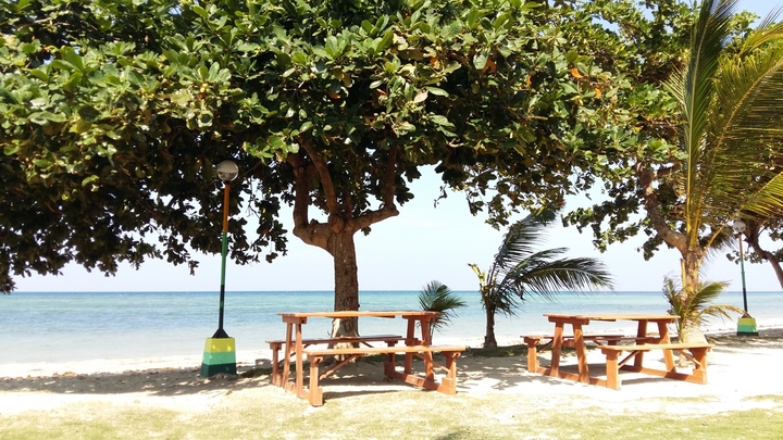 Tables by the Beach | Elegant Beach Resort